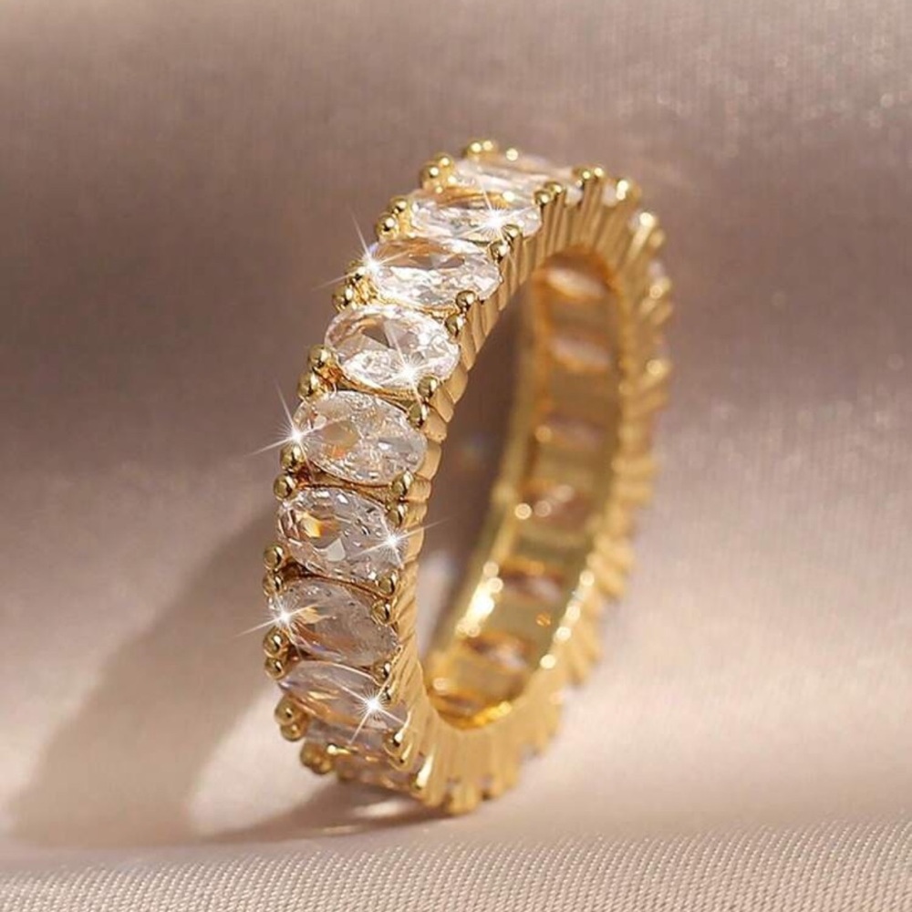 Elegant Gold and Silver Women's Ring Size 6